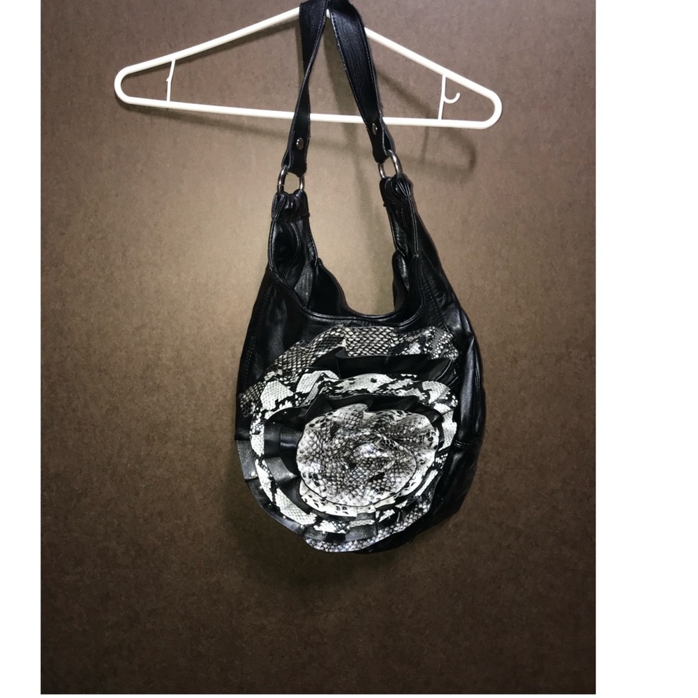 Cute medium sized shoulder bag